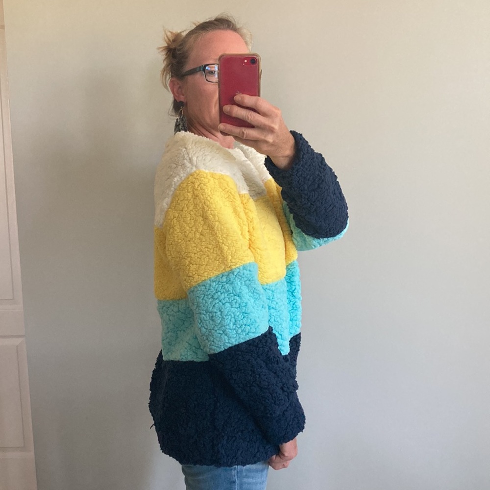 Color Block Long Sleeve Fuzzy Top - Picture 5 of 9